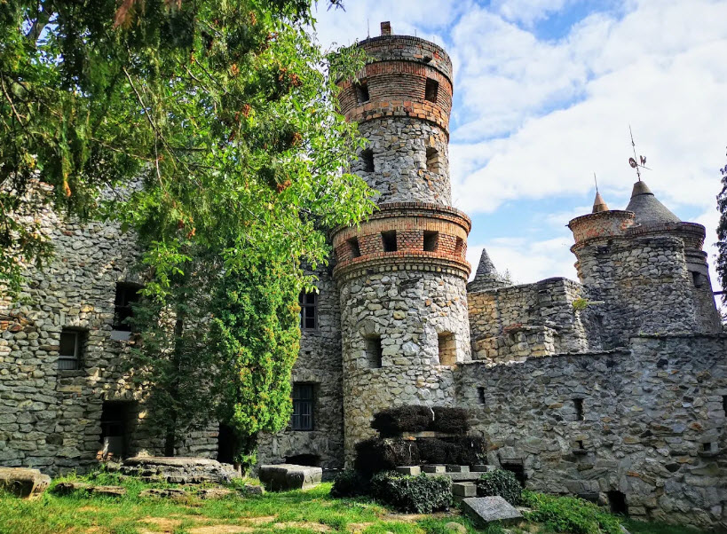 Taródi Vár, Hungary
